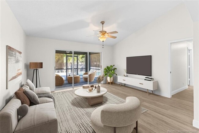 Building Photo - 920 NW Waterlily Pl