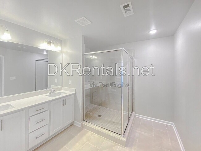 Building Photo - 1466 Fern Ridge Ln