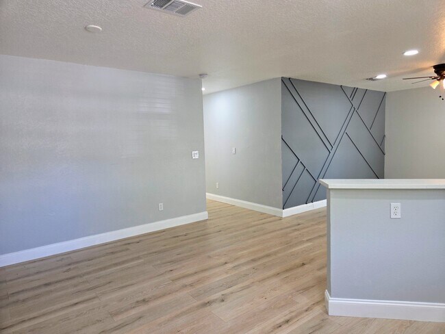 Building Photo - 3150 Emerson Ave S