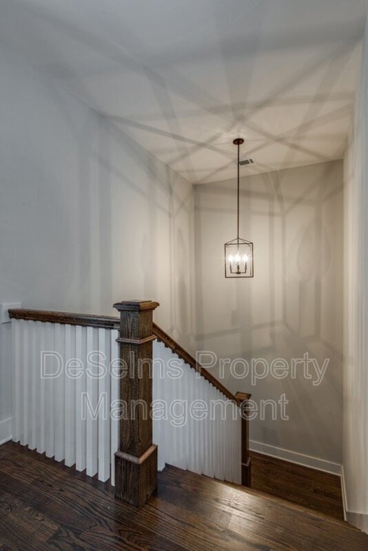 Building Photo - 2221B Winford Ave
