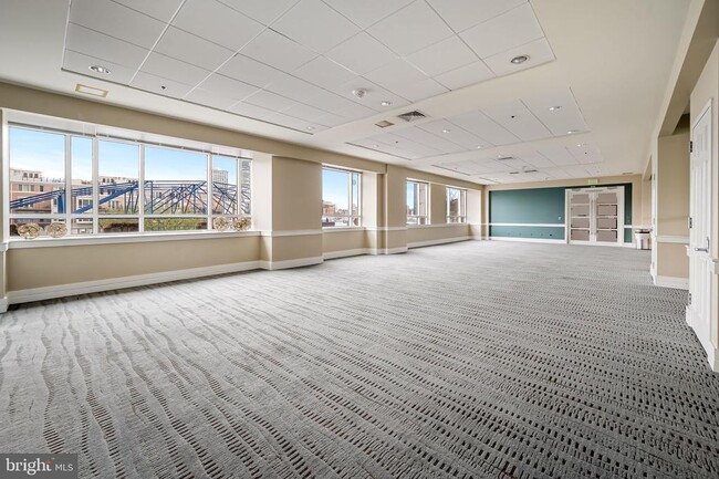 Building Photo - 100 Harborview Dr