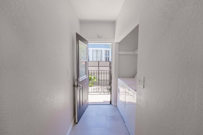 Building Photo - Beautifully updated 2 bed, 2 bath single-family home in Logan Heights