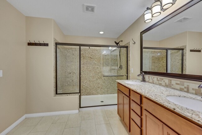 Building Photo - Southern Highlands: Spacious 4-Bedroom Home in a Gated Community with Upstairs Loft, Private Back...