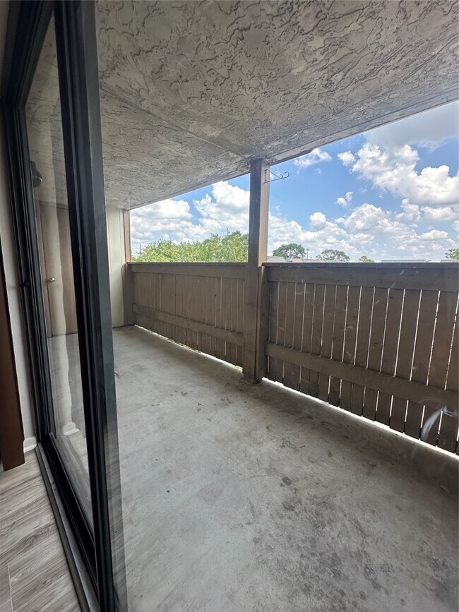Building Photo - 8421 Hearth Dr