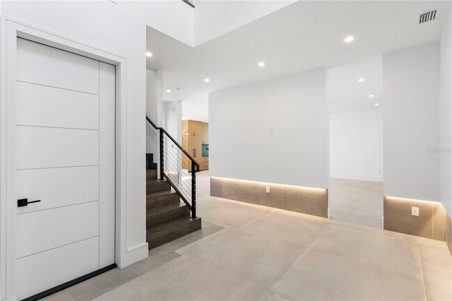 Building Photo - 3010 W Trilby Ave