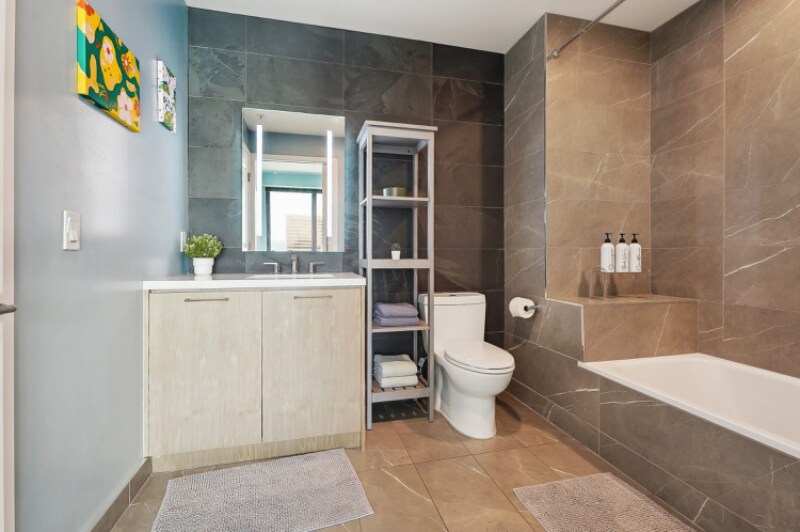 Building Photo - 400 S Broadway