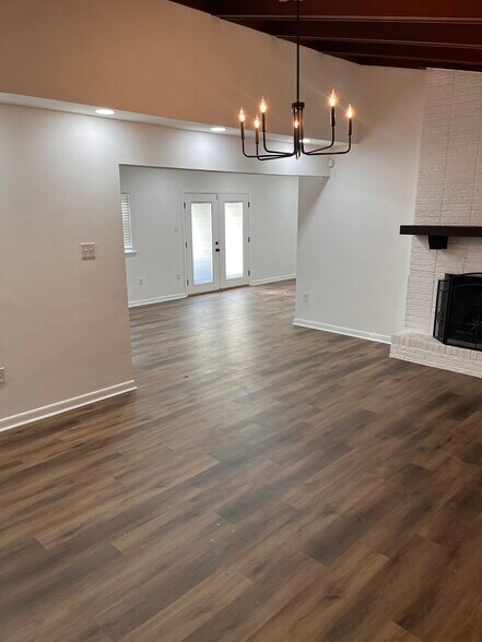 Building Photo - 745 Westbrook Dr