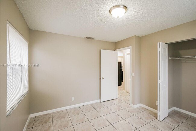 Building Photo - 6553 Bayfront Dr