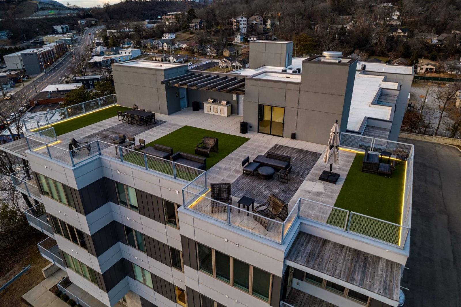 Building Photo - 411 Fairpoint St