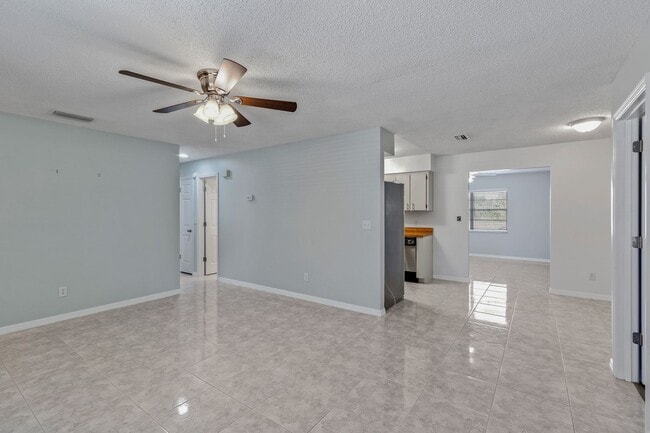 Building Photo - 2711 N Dellwood Dr