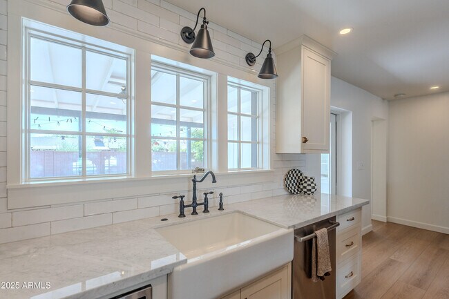 Building Photo - 2649 N Granite Reef Rd