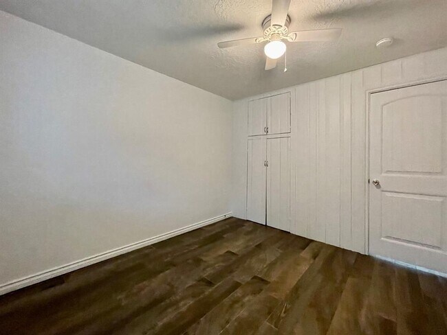 Building Photo - 319 E Edwards St