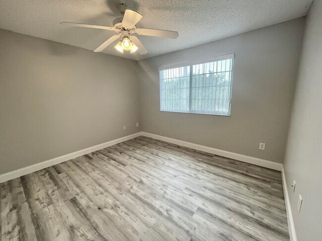 Building Photo - 1700 Crestwood Ct S