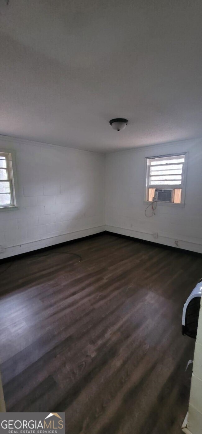 Building Photo - 122 Molette St