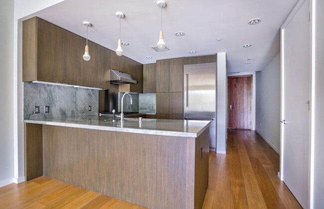 Building Photo - 1705 Ocean Ave