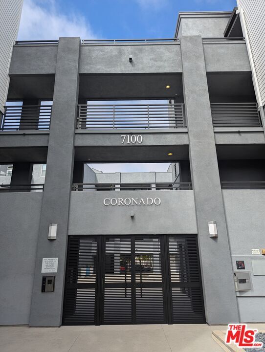 Building Photo - 7100 Playa Vista Dr