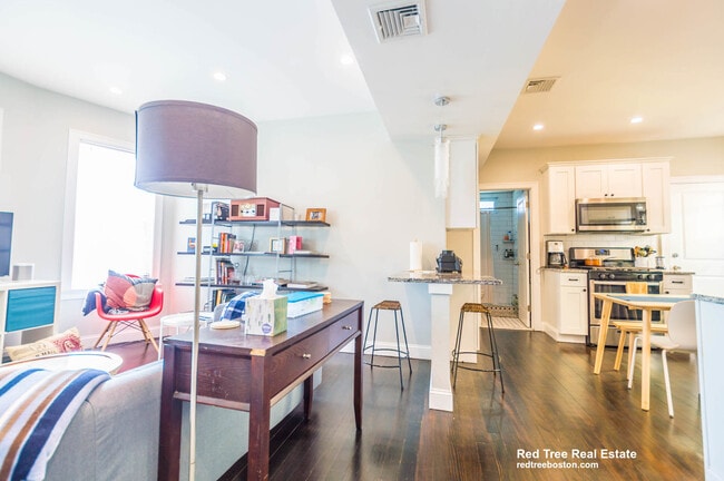 Building Photo - 31 Pleasant St