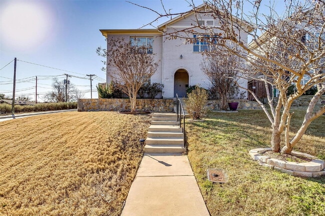 Building Photo - New Townhome Just Steps Away from Fort Worth's Cultural District