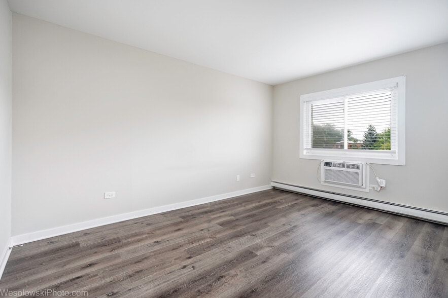Building Photo - 1305 E Turtle Creek Cir