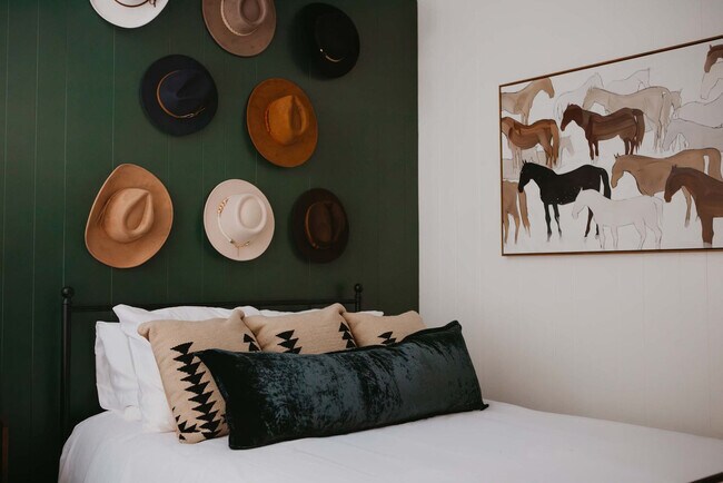 Building Photo - 946 Magnolia St SE