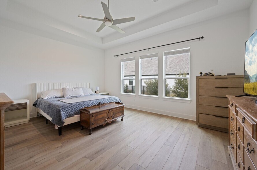 Building Photo - 616 Hallwood Dr