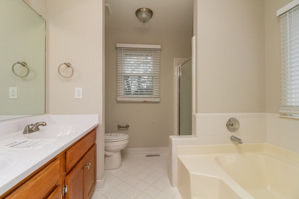 Building Photo - 5333 Roxborough Pass