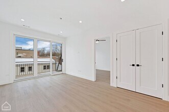 Building Photo - 3322 N Halsted St