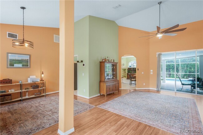 Building Photo - 5 Primula Ct W