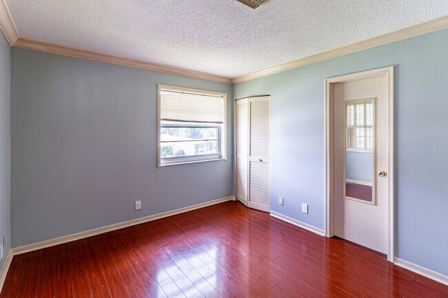Building Photo - 2460 Juniper Dr