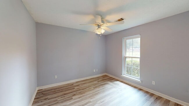Building Photo - Lovely 3/2 in the Heart of Millbrook