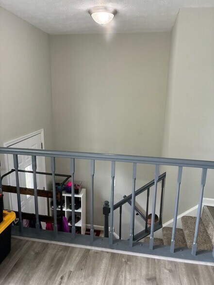 Building Photo - 744 Maplewood Ln