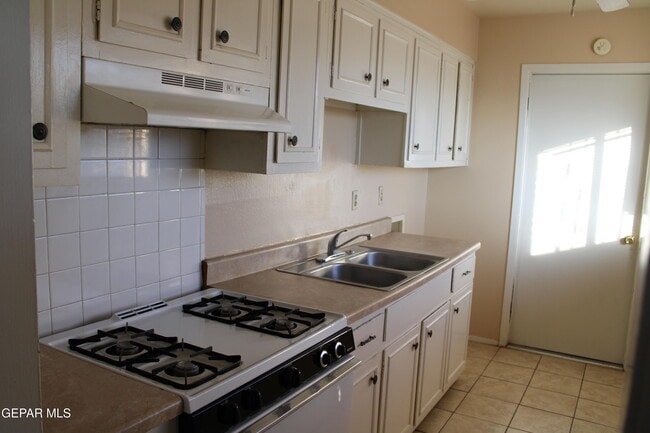 Building Photo - 5817 Blackhawk Dr