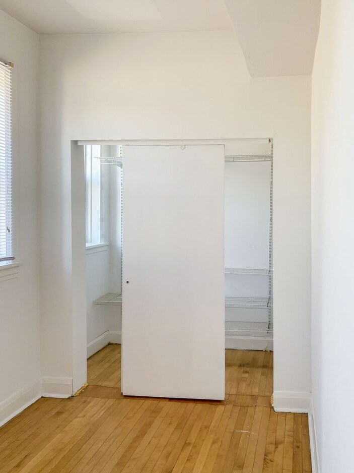 Building Photo - 2326 N Southport Ave