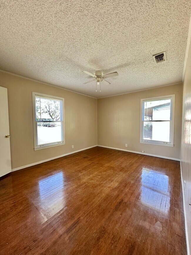 Building Photo - COMING SEPTEMBER 2026 | Cute 3-Bedroom Home in College Hills!