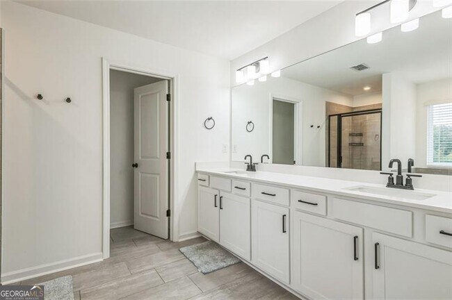 Building Photo - 3682 Bradford Way