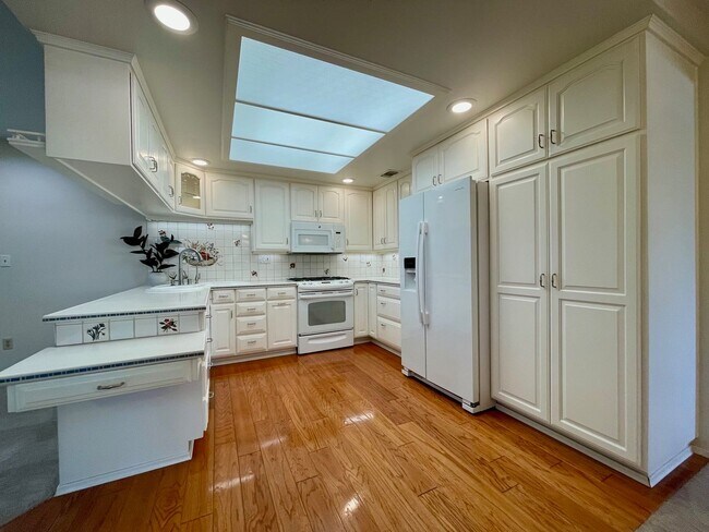 Building Photo - Gorgeous 4 Bedroom 2 Bathroom Home in Bonita!