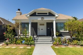 Building Photo - Lovely Home For Rent!