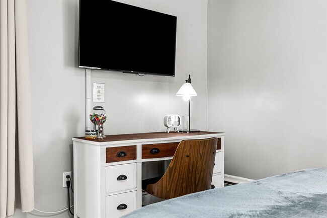 Building Photo - 8254 Mary Ann Ave