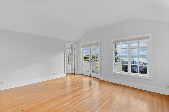 Building Photo - 1435 Newport Way