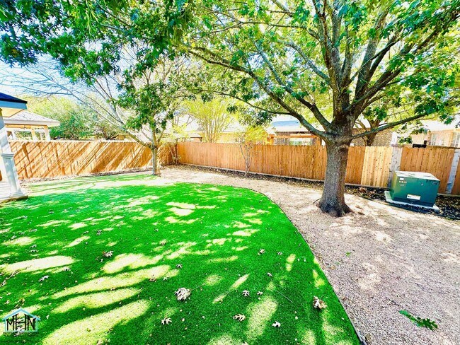 Building Photo - Spacious and Well Designed 3 Bedroom 2.5 Bath, Located in the far Northeast and North Central San...