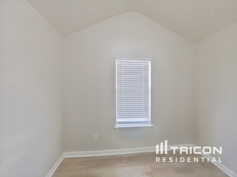 Building Photo - 5813 Wellborn Creek Dr