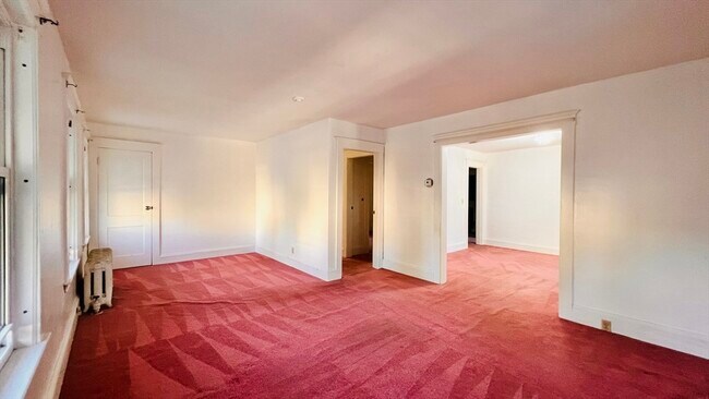 Building Photo - 164 E Elm Ave