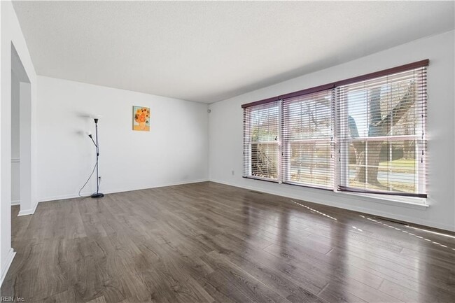 Building Photo - 912 Amherst Ln