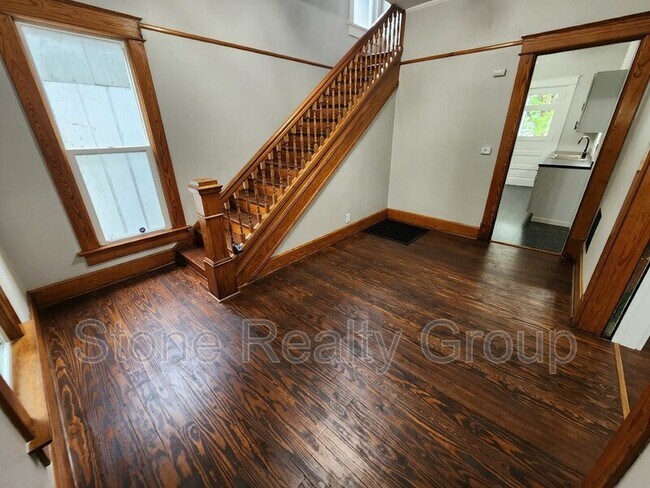 Building Photo - 636 S 7th St