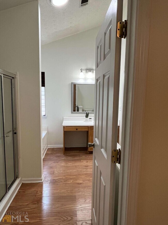 Building Photo - 1320 Gates Cir SE