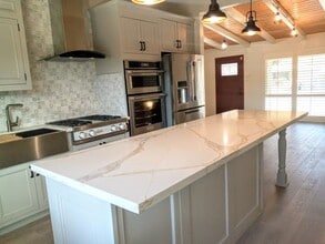 Building Photo - Beautifully Remodeled 2bd Single Story Hou...