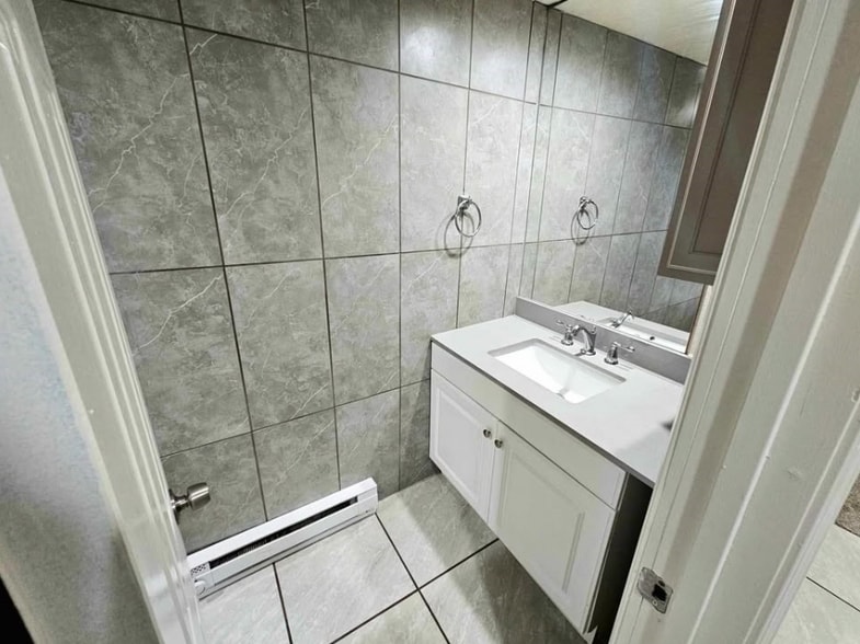 Building Photo - 424 E Velma Ave