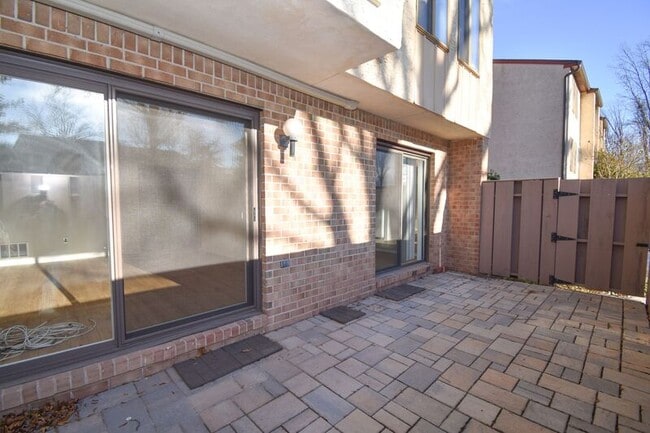 Building Photo - 6 Aspen Way