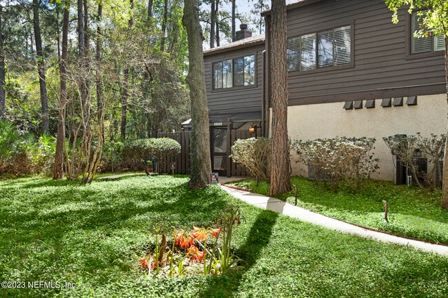 Building Photo - 10347 Big Tree Terrace