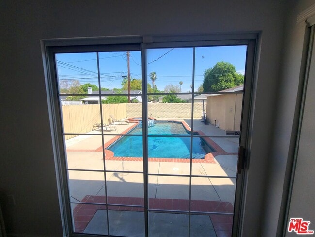 Building Photo - 18133 Lull St